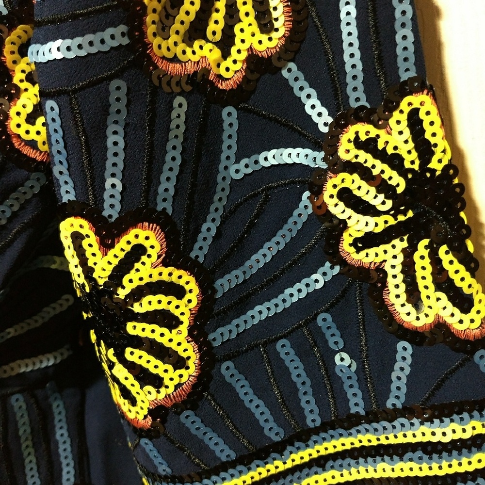 Beautiful Sequin Flower Top - Picture 5 of 8